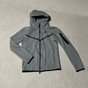 Grey Nike tech fleece jacket
